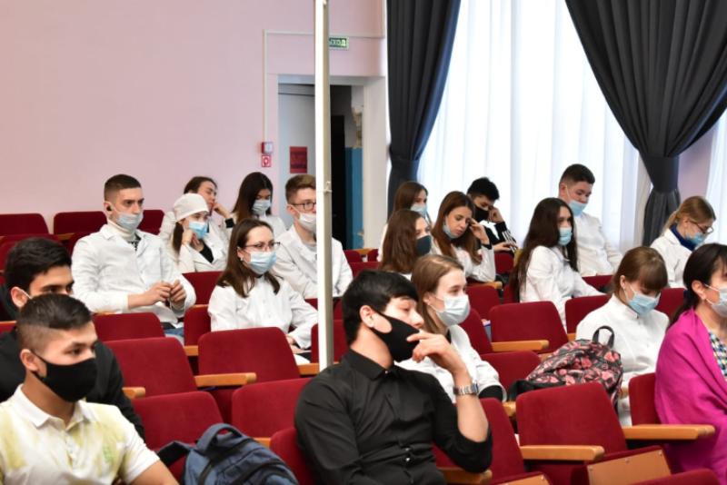 В Тюменском медицинском колледже прошла встреча студентов с представителем Духовного управления мусульман